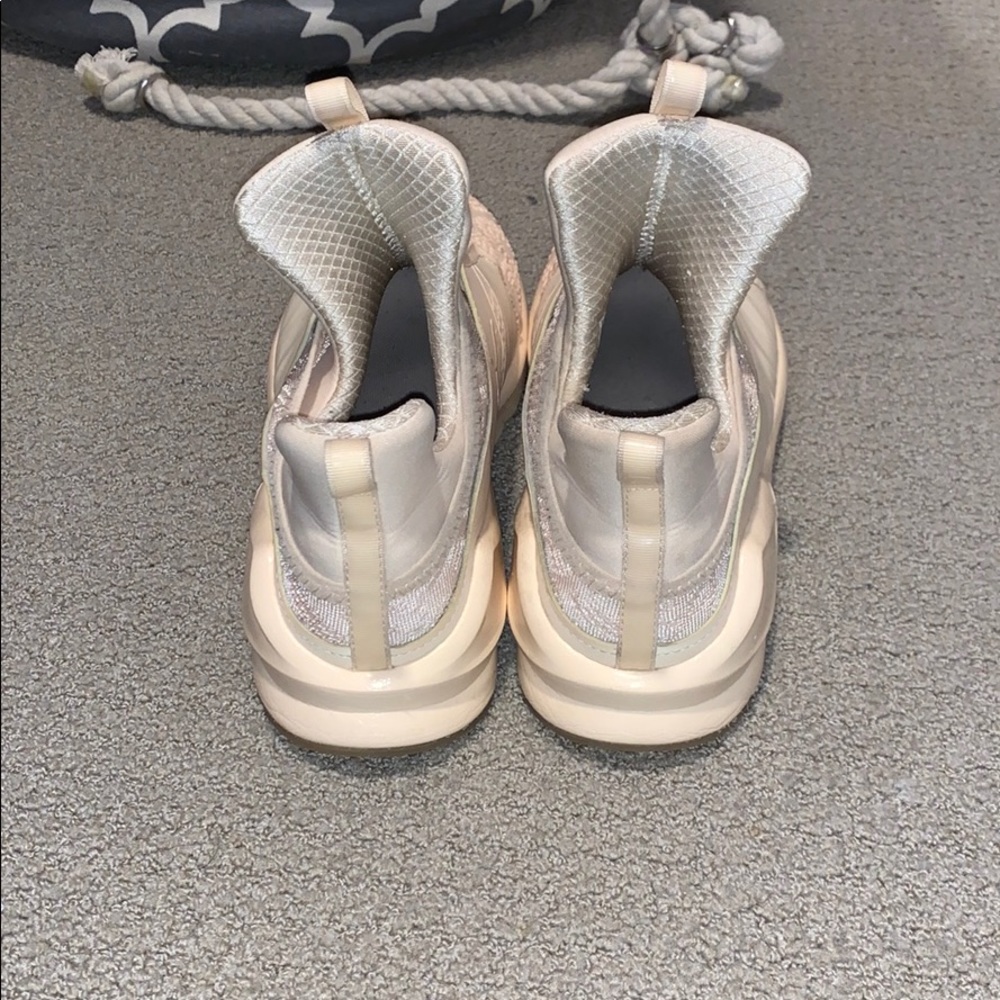 Pumas - Picture 3 of 4